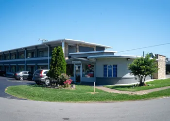 Riverside Inn and Suites hotel thumbnail 3