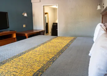 Riverside Inn and Suites hotel thumbnail 4
