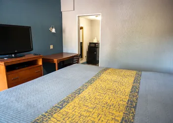 Riverside Inn and Suites hotel thumbnail 6
