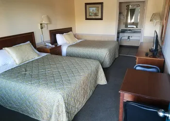 Traveler's Choice Motel hotel thumbnail 2