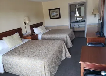 Traveler's Choice Motel hotel thumbnail 3