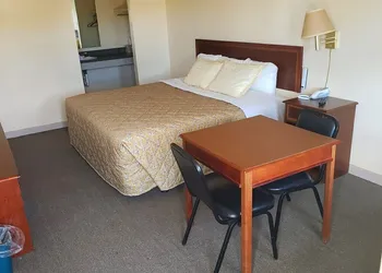 Traveler's Choice Motel hotel thumbnail 6