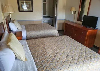 Traveler's Choice Motel hotel thumbnail 7
