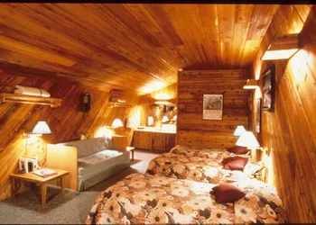 Inconnu Lodge hotel thumbnail 4
