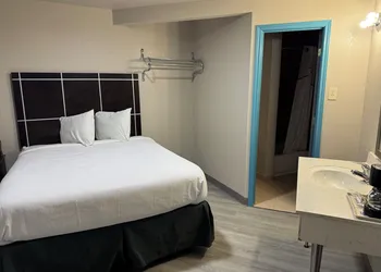Executive Inn Crystal City hotel thumbnail 8