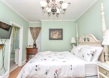 Redwood Bed and Breakfast hotel thumbnail 6