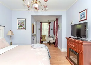 Redwood Bed and Breakfast hotel thumbnail 8