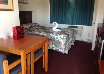 Relax Inn hotel thumbnail 3