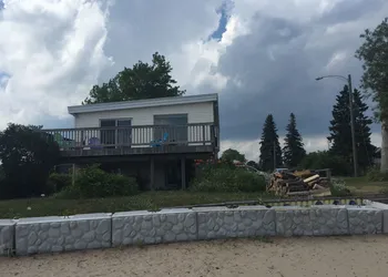 Waters Edge Motel hotel thumbnail 2