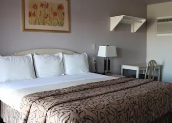 Parks Inn Bowie hotel thumbnail 2