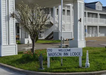 Madison Inn Lodge hotel thumbnail 6