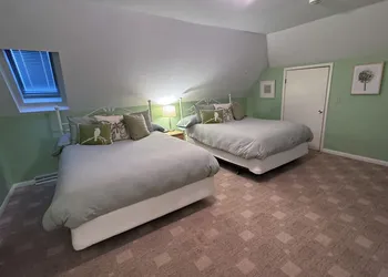 The Seasons Inn at Nicks Place hotel thumbnail 4