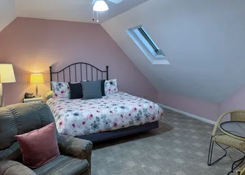 The Seasons Inn at Nicks Place hotel thumbnail 6