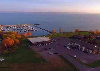 The Washburn Inn - On the Lake hotel thumbnail 3