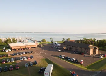 The Washburn Inn - On the Lake hotel thumbnail 4
