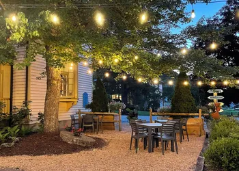 The Inn at Gristmill Square hotel thumbnail 8