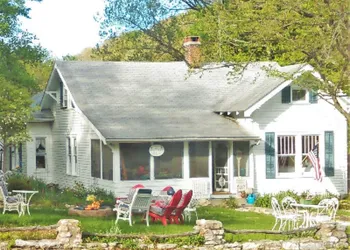 Maple Leaf Cottage Inn hotel thumbnail 5
