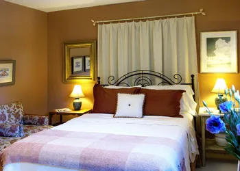 Simcoe Suites on the Henley B&B hotel thumbnail 5