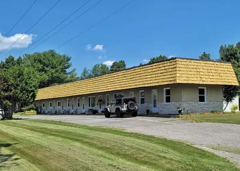 MacIver's Motel & Campground hotel thumbnail 2