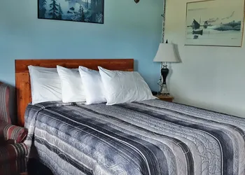 MacIver's Motel & Campground hotel thumbnail 7