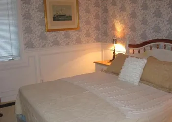 Elegant Cabbagetown hotel thumbnail 7