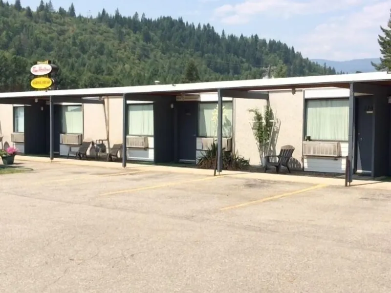 Twin Rivers Motel Castlegar hotel detail image 2