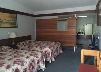 Twin Rivers Motel Castlegar hotel thumbnail 3