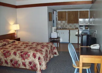 Twin Rivers Motel Castlegar hotel thumbnail 5
