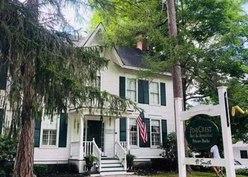PineCrest Inn hotel thumbnail 5