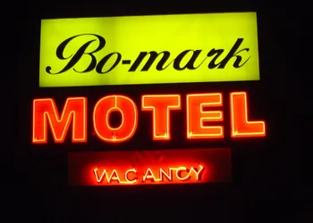 Bo-Mark Motel hotel thumbnail 5