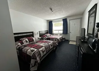 Pickle Lake Hotel hotel thumbnail 6