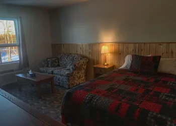 Pickle Lake Hotel hotel thumbnail 7