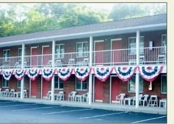 Creekwood Motel hotel thumbnail 2