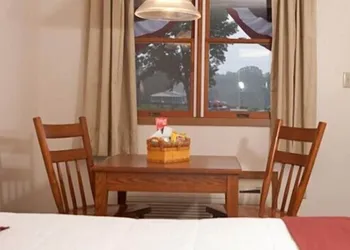 Creekwood Motel hotel thumbnail 6