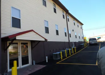 Economy Suites hotel thumbnail 3