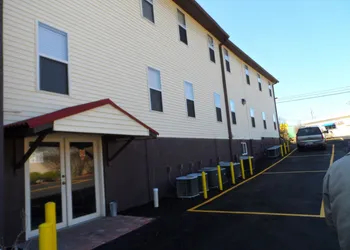 Economy Suites hotel thumbnail 3