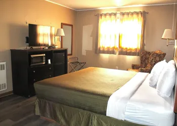 Colonial Inn Dyersville hotel thumbnail 6