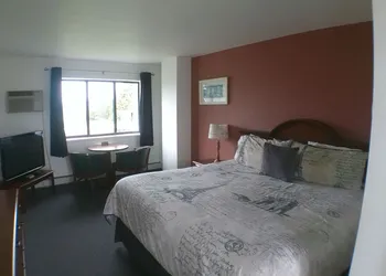 Crystal Lake Resort hotel thumbnail 4