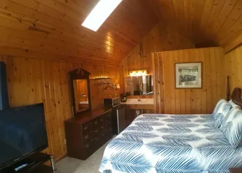 Crystal Lake Resort hotel thumbnail 5