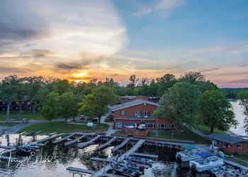 Horseshoe Bay Lodge hotel thumbnail 5