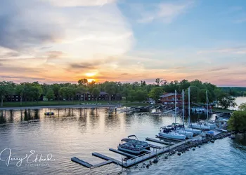 Horseshoe Bay Lodge hotel thumbnail 7