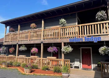 Safari Lodge hotel thumbnail 3