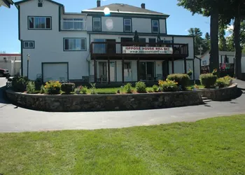Channel Watefront Cottages hotel thumbnail 2