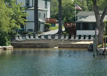 Channel Watefront Cottages hotel thumbnail 4