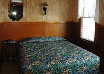 Channel Watefront Cottages hotel thumbnail 7