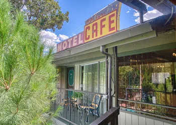 Piazza's Pine Cone Inn hotel thumbnail 3