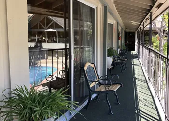 Piazza's Pine Cone Inn hotel thumbnail 4