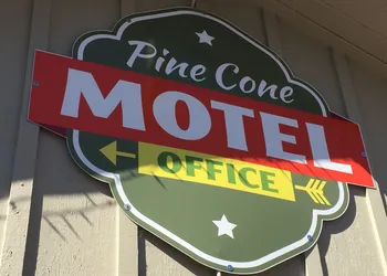 Piazza's Pine Cone Inn hotel thumbnail 5