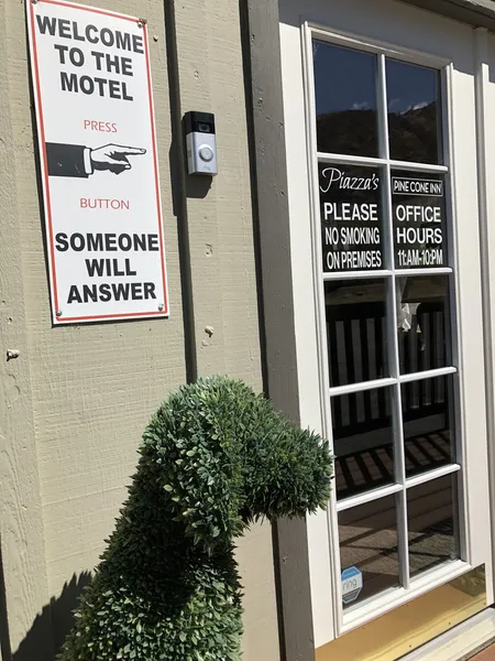 Piazza's Pine Cone Inn hotel detail image 6