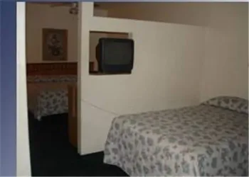 Colonade Motel hotel thumbnail 3